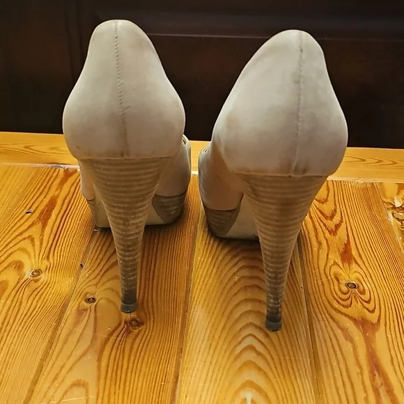 GUESS Tan Platform Heels - Picture 2 of 6